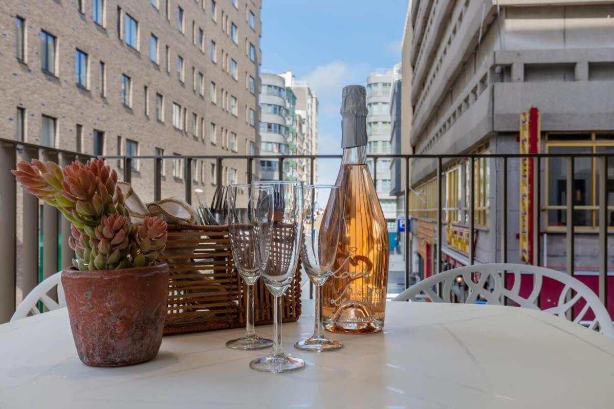 Huswell - Queen At Sea: Modern 2 Bedroom Apartement Ostende Exterior foto